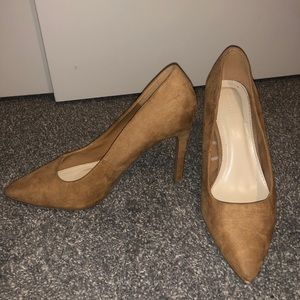 FOREVER 21 - TAN SUEDE POINTED TOE HIGH HERL PUMPS